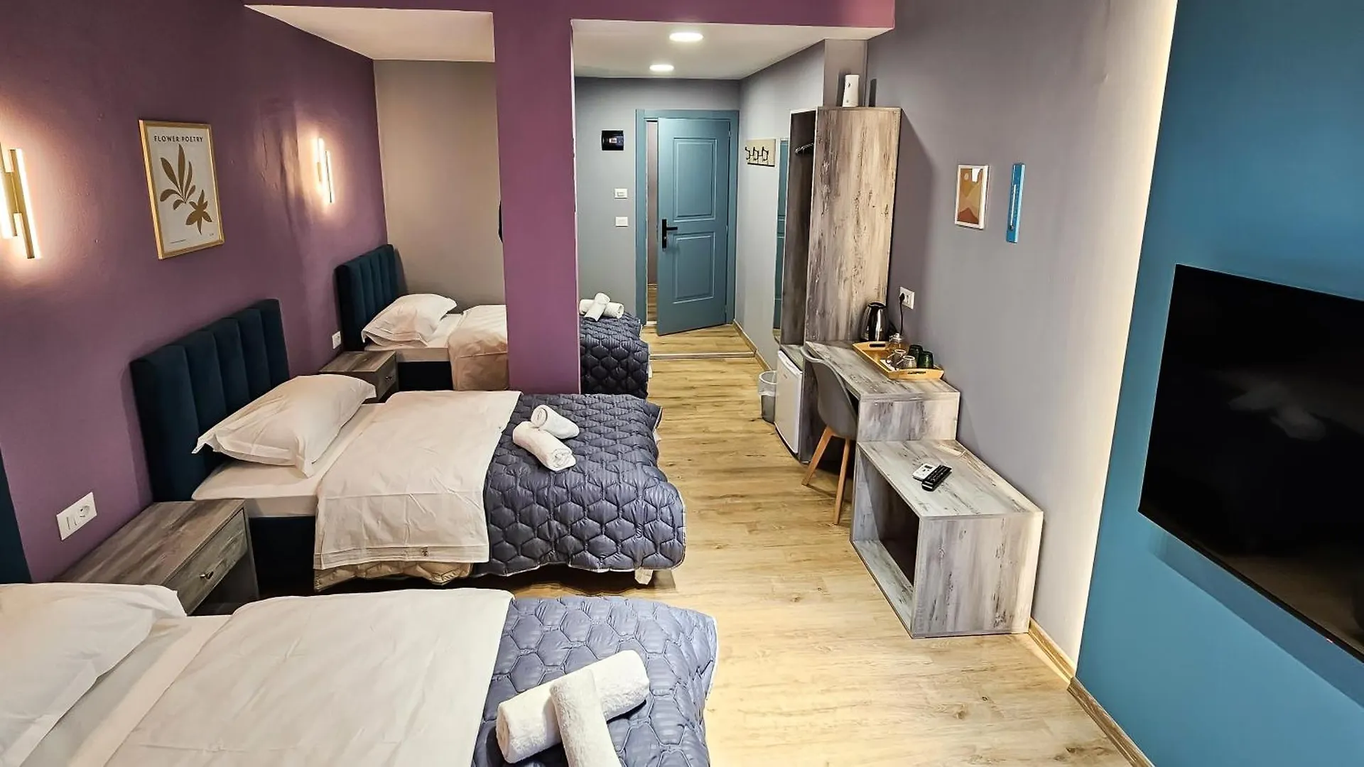 Ξενοδοχείο με διαμερίσματα Daisy Rooms City Centre Τίρανα