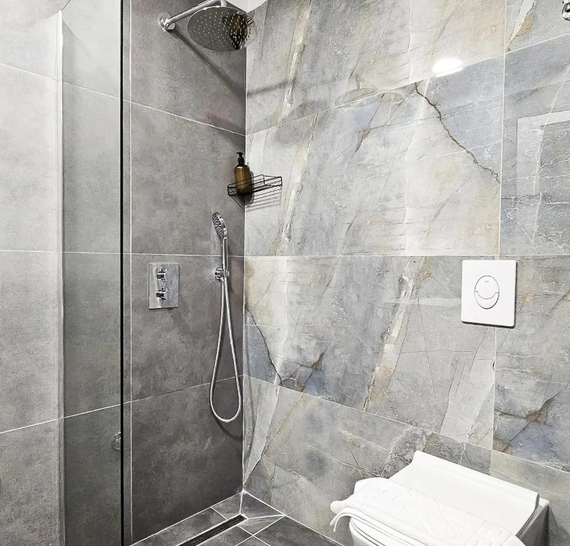 Ξενοδοχείο με διαμερίσματα Daisy Rooms City Centre Τίρανα