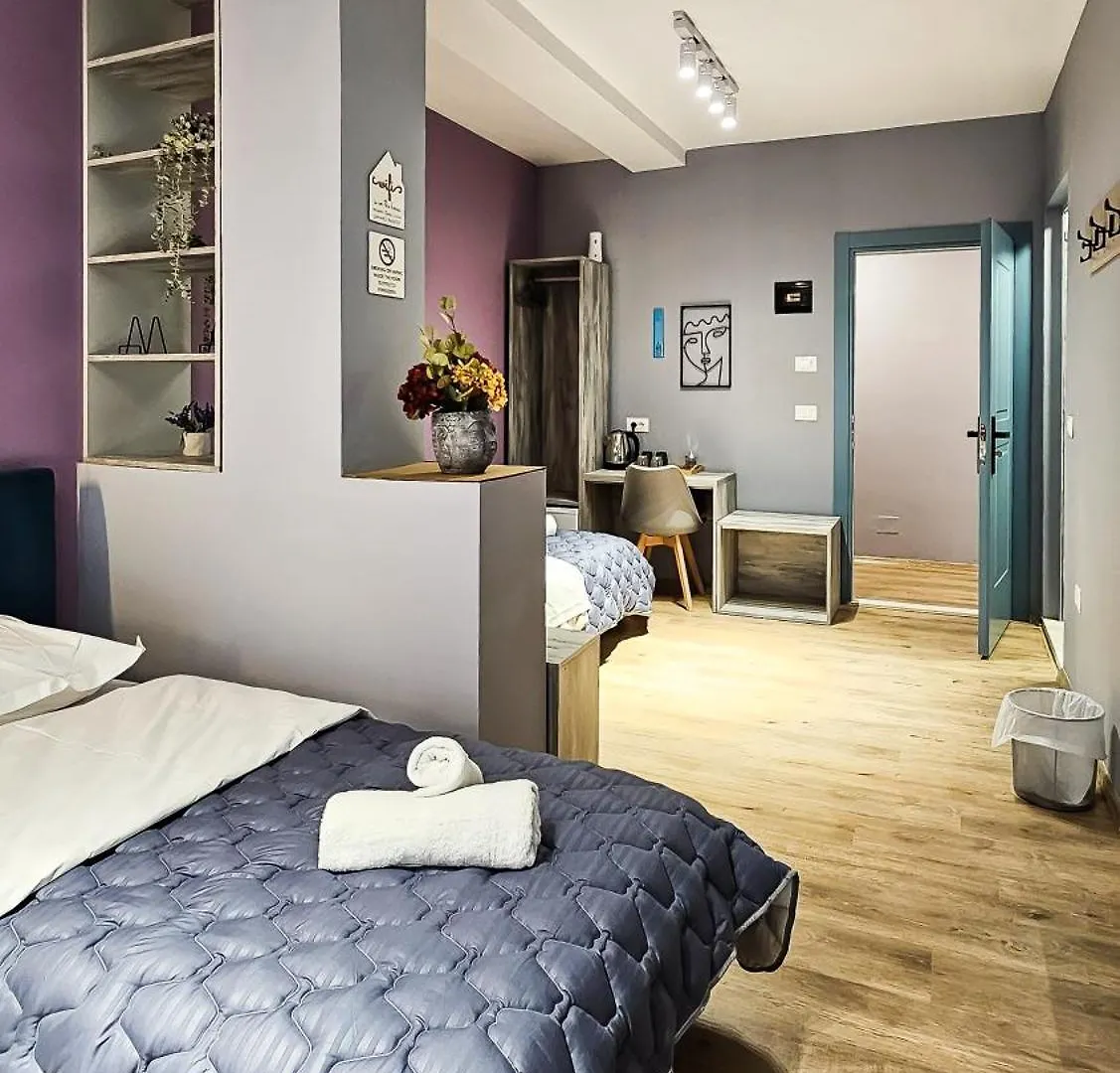 Daisy Rooms City Centre Τίρανα